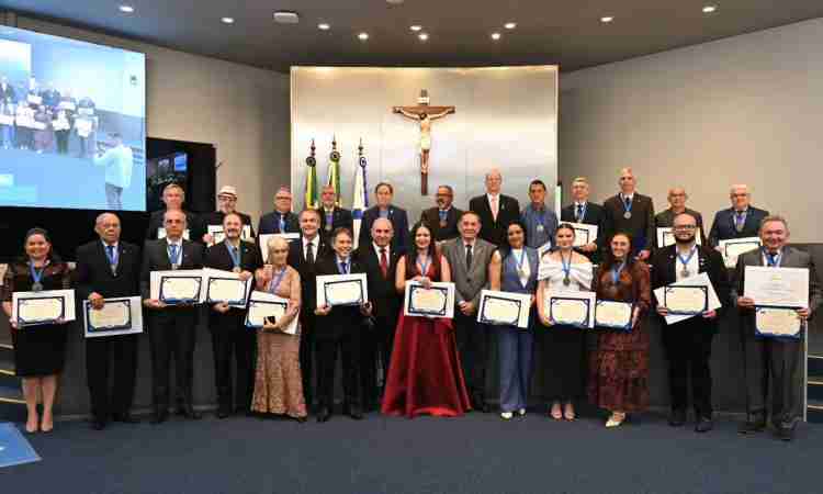 CRA-CE celebra 60 anos da Administração no Brasil com homenagens a profissionais na Câmara Municipal de Fortaleza